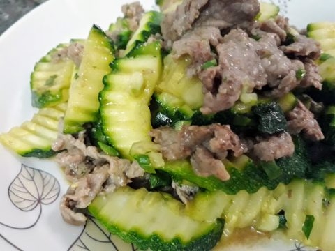 10 phút có ngay món bí ngòi xào thịt bò ngon tuyệt cú mèo